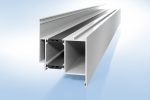 The shear-free insulating profile from Ensinger connects the aluminium shells of doors and evens out the temperature-induced, differing linear expansion of the metal profiles. Source: Ensinger