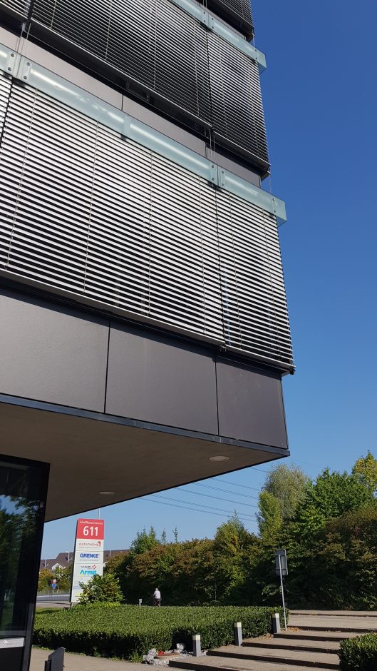 Die ehemalige Schiefer-Fassade und -Brüstung wurde durch Dekton® Sirius von Cosentino ersetzt. Quelle: Cosentino